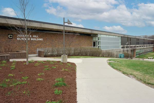 New Science and Computer Science building opens on Auburn Hills Campus.