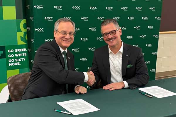 MSU College of Human Medicine Dean Aron Sousa, MD (left) and OCC Chancellor Peter Provenzano, Jr. at the signing of the Early Assurance Opportunity partnership agreement.